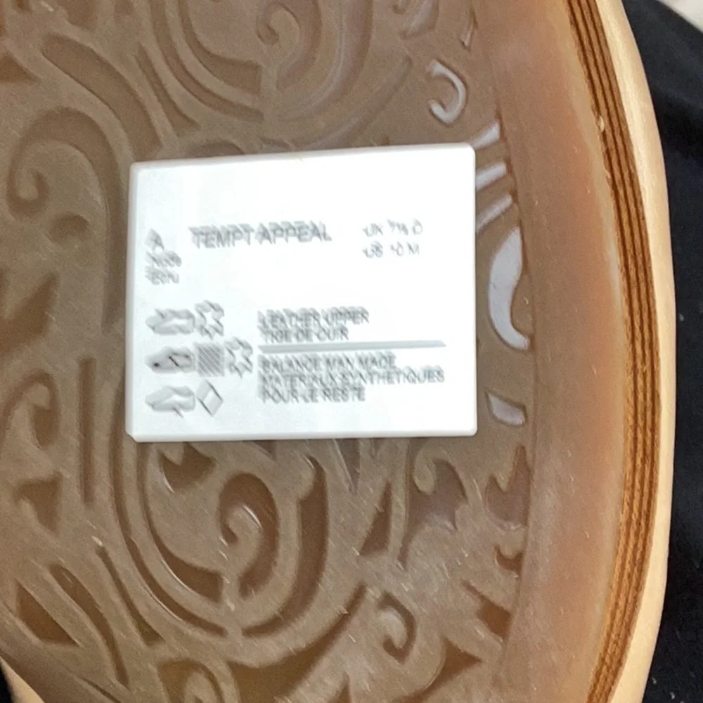 Clarks NWOT Tempt Appeal Women’s size 10 Platform Heels in Nude Leather